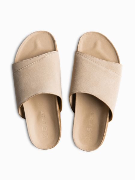 Klapki męskie z naturalnego zamszu na korkowej podeszwie - beżowe V2 - Rozmiar: 41. Brązowe klapki Ombre Clothing, z jeansu. W wyprzedaży za 349.99 zł.