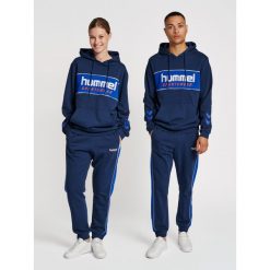 Bluza z kapturem Hummel Legacy Julian. Niebieskie bluzy z kapturem Hummel, bez wzorów, z kapturem. W wyprzedaży za 228.00 zł.