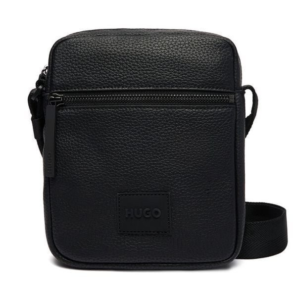 Saszetka HUGO. Czarne torby na ramię Hugo, bez wzorów, małe, bez dodatków. Za 449.99 zł.