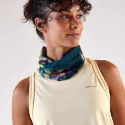 Komin do biegania wielofunkcyjny Kiprun. Czerwone szaliki KIPRUN, bez wzorów, z dzianiny. Za 24.95 zł.