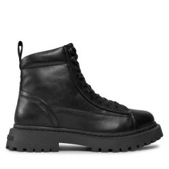 Trzewiki Tommy Jeans. Czarne botki sznurowane Tommy Jeans, bez wzorów, z jeansu, bez obcasa, bez zapięcia. Za 749.99 zł.