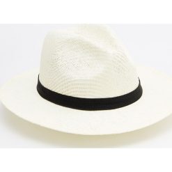 Pleciony kapelusz - Kremowy. Kapelusze marki Reserved. Za 59.99 zł.