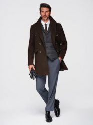 Dwurzędowy płaszcz męski z ozdobnymi guzikami – ciemnobrązowy V3 - Rozmiar: L. Brązowe płaszcze Ombre Clothing, l, bez wzorów, eleganckie, bez kaptura. Za 509.99 zł.