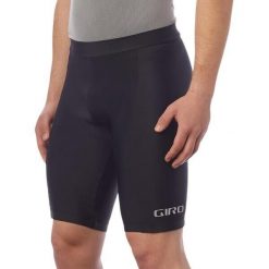 Szorty Giro Chrono. Czarne spodenki rowerowe GIRO, bez wzorów, sportowe. W wyprzedaży za 250.00 zł.