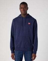 WRANGLER SIGN OFF HOODIE MĘSKA BLUZA Z KAPTUREM NIEROZPINANA REAL NAVY W651I3XW4. Niebieskie bluzy Wrangler, m, bez wzorów, z kapturem. Za 149.99 zł.