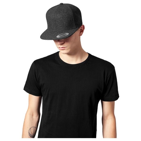 Czapka Flexfit melton wool. Szare czapki z daszkiem FLEXFIT, bez wzorów, z wełny. Za 132.00 zł.