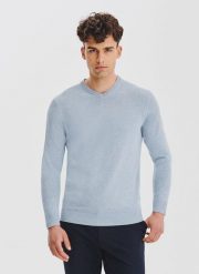 PAKO LORENTE - Jasnoniebieski sweter męski v-neck. Swetry nierozpinane Pako Lorente, na jesień, m, bez wzorów, z bawełny, bez kołnierzyka, bez ramiączek. Za 139.99 zł.