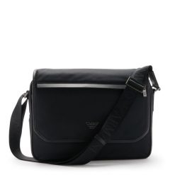 Emporio Armani Torba przez ramię Emporio Armani czarny - poliamid Torby na ramię 1 ct Męskie. Czarne torby na ramię Emporio Armani, bez wzorów, z materiału, na ramię, bez dodatków. Za 1,287.99 zł.