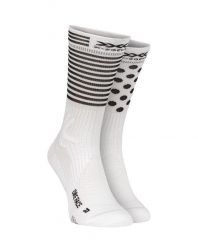 Skarpety rowerowe X-Socks Bike Race 4.0. Białe skarpety X-Socks, bez wzorów, z materiału. Za 58.00 zł.