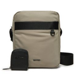 Saszetka Calvin Klein. Brązowe saszetki i nerki CALVIN KLEIN, bez wzorów. Za 269.99 zł.