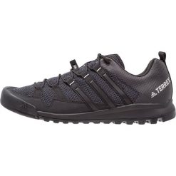 Adidas Performance TERREX SOLO Półbuty trekkingowe dark grey/core black/solid grey. Buty trekkingowe marki adidas Performance. W wyprzedaży za 439.20 zł.