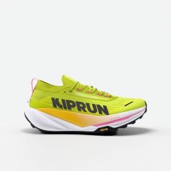 Buty do biegania w terenie męskie Kiprun Kipsummit Race. Zielone buty do biegania KIPRUN, bez wzorów, bez zapięcia, do biegania. Za 849.99 zł.