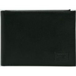 Guess Jeans - Portfel skórzany. Portfele marki Cropp. W wyprzedaży za 179.90 zł.