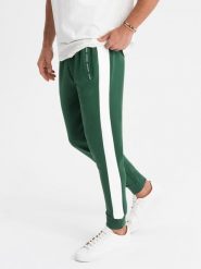 Dresowe męskie spodnie joggery z kontrastowymi lampasami – ciemnozielone V7 OM-PASK-0229 - XXL. Zielone joggery i bojówki Ombre Clothing, l, z aplikacjami, z dresówki, retro. Za 131.99 zł.