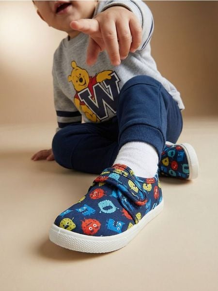 Wzorzyste trampki na rzep - Inny. Trampki Sinsay, l, bez wzorów, bez zapięcia. Za 29.99 zł.