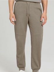 Spodnie jogger - brązowy. Brązowe joggery i bojówki Sinsay, l, bez wzorów. Za 29.99 zł.