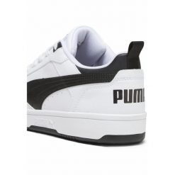 Buty sportowe do chodzenia męskie Puma Rebound v6. Białe buty do koszykówki Puma, bez zapięcia, do koszykówki. W wyprzedaży za 224.00 zł.