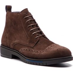 Trzewiki TOMMY HILFIGER - Flexible Dressy Brogue Boot FM0FM01993 Coffee Bean 212. Brązowe botki sznurowane Tommy Hilfiger, bez wzorów, z materiału, bez obcasa, bez zapięcia. W wyprzedaży za 389.00 zł.