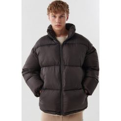 Czarna pikowana kurtka ze stójką - Brązowy. Brązowe kurtki Cropp, l, bez wzorów, z tkaniny, bez kaptura. Za 249.99 zł.