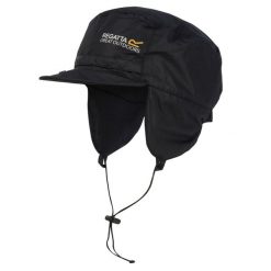 Męska czapka Padded Igniter czarna. Czarne czapki z daszkiem Regatta, bez wzorów, z poliesteru. W wyprzedaży za 79.99 zł.
