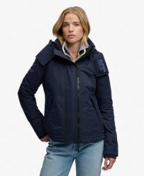 Superdry Kurtka z kapturem Microfibre Arctic Windcheater – DWR. Niebieskie kurtki Superdry, bez wzorów, z elastanu, z kapturem. Za 373.50 zł.