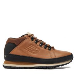 Trzewiki New Balance. Brązowe botki sznurowane New Balance, bez wzorów, bez obcasa, bez zapięcia. Za 399.99 zł.