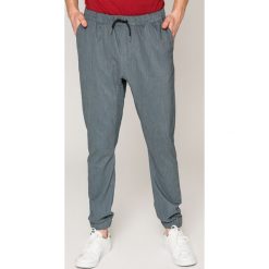 Quiksilver - Spodnie. Spodnie materiałowe marki Quiksilver. W wyprzedaży za 229.90 zł.