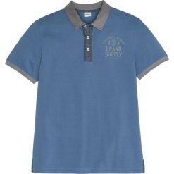 Shirt polo z fotodrukiem Regular Fit bonprix niebieski dżins. Koszulki polo sportowe bonprix. Za 24.99 zł.