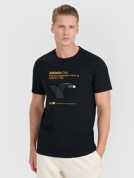 4F T-shirt regular z nadrukiem męski - czarny S. Czarne t-shirty 4F, m, bez wzorów, z bawełny, bez kołnierzyka, bez ramiączek. W wyprzedaży za 59.99 zł.