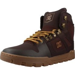 Buty DC PURE HT BOOT Brązowy. Brązowe buty turystyczne DC Shoes, bez wzorów, ze skóry, bez zapięcia, na fitness i siłownię. Za 528.99 zł.