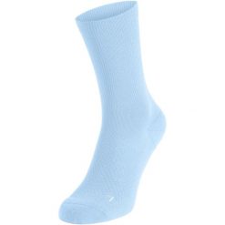 Skarpetki UNI ODLO Socks crew ESSENTIAL. Niebieskie skarpety ODLO, bez wzorów, z elastanu. Za 59.99 zł.