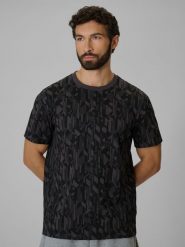 4F T-shirt regular z nadrukiem męski - czarny L. Czarne t-shirty 4F, l, bez wzorów, z bawełny, bez kołnierzyka, bez ramiączek. Za 79.99 zł.