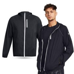 Kurtka sportowa męska Under Armour Lightweight Jacket wodoodporna. Czarne kurtki przeciwdeszczowe Under Armour, l, bez wzorów, bez kaptura. Za 329.99 zł.