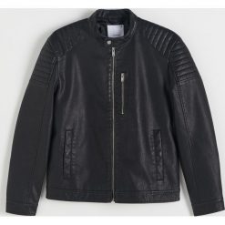 Kurtka typu biker z imitacji skóry - Czarny. Czarne kurtki Reserved, l, bez wzorów, ze skóry, bez kaptura. Za 239.99 zł.