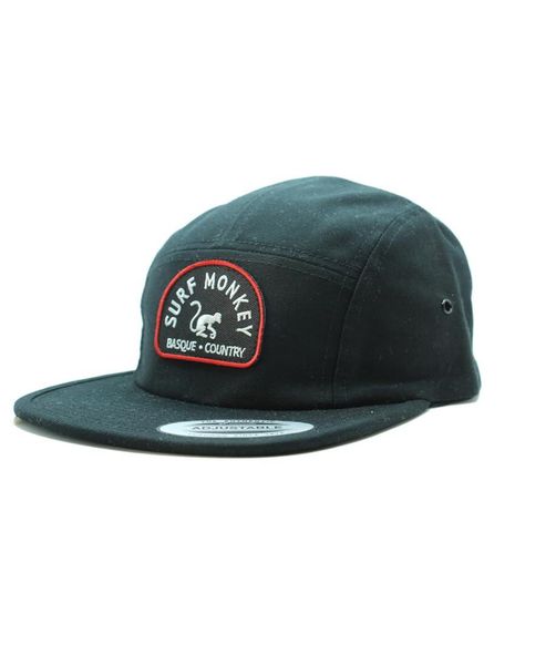 Czapka 5-panelowa - Płaski daszek - Jockey / Rozmiar uniwersalny (Czarny). Czarne czapki z daszkiem SURF MONKEY, z aplikacjami, z bawełny. Za 179.95 zł.