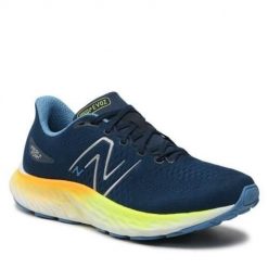 Buty do chodzenia męskie New Balance MEVOZLH3. Niebieskie buty do biegania New Balance, bez wzorów, z materiału, bez zapięcia, do biegania. Za 547.45 zł.