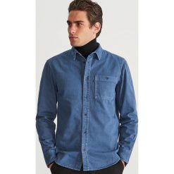Jeansowa koszula regular fit - Niebieski. Koszule marki Under Armour. Za 119.99 zł.