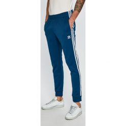 Adidas Originals - Spodnie. Spodnie materiałowe marki adidas Originals. Za 279.90 zł.