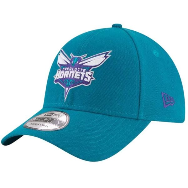 Czapka z daszkiem New Era NBA Charlotte Hornets. Białe czapki z daszkiem New Era, bez wzorów, z poliesteru. Za 167.50 zł.