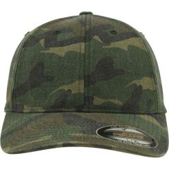 Czapka Z Daszkiem Camo Garment Washed. Zielone czapki z daszkiem FLEXFIT, bez wzorów, z bawełny. Za 89.99 zł.