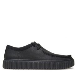 Półbuty Clarks. Czarne eleganckie półbuty Clarks, bez wzorów, bez obcasa, bez zapięcia. Za 429.99 zł.