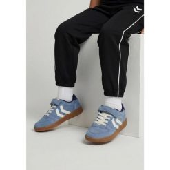 Buty Hummel Handball Perfekt CL. Niebieskie buty sportowe casual Hummel, bez wzorów, bez zapięcia. Za 221.50 zł.