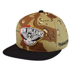 Czapka z daszkiem Mitchell & Ness NBA New Orleans Pelicans Choco -NOPYYPPPCAMO. Brązowe czapki z daszkiem Mitchell & Ness, bez wzorów. Za 89.00 zł.