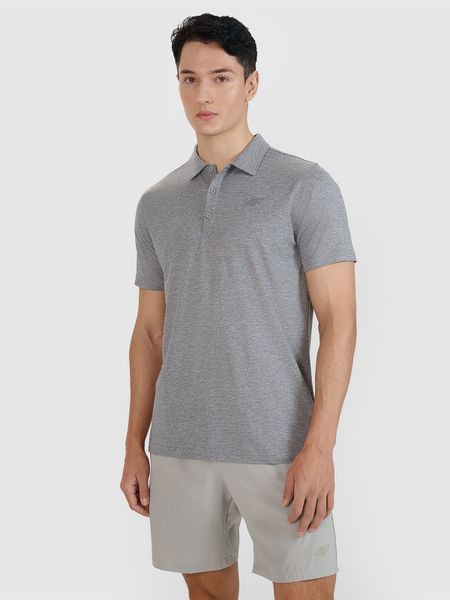 4F Koszulka polo regular szybkoschnąca męska - szara M. Szare koszulki polo 4F, na lato, m, bez wzorów, z dzianiny, bez kołnierzyka, bez ramiączek. W wyprzedaży za 99.99 zł.