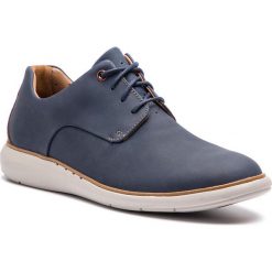 Półbuty CLARKS - Un VoyagePlain 261367787 Navy Nubuck. Eleganckie półbuty Clarks. W wyprzedaży za 349.00 zł.