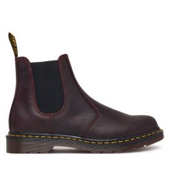 Sztyblety Dr. Martens. Czerwone sztyblety Dr. Martens, bez wzorów, bez obcasa, bez zapięcia. Za 949.99 zł.