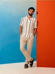 Wiskozowa koszula w paski - biały. Białe koszule Sinsay, l, bez wzorów, z wiskozy, bez kołnierzyka, bez ramiączek. Za 39.99 zł.