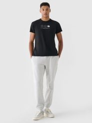 4F T-shirt regular z nadrukiem męski - czarny L. Czarne t-shirty 4F, l, bez wzorów, z bawełny, bez kołnierzyka, bez ramiączek. W wyprzedaży za 39.99 zł.