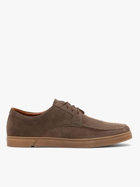 Brązowe półbuty męskie na beżowym spodzie. Brązowe eleganckie półbuty Brawo sp. z o.o., bez wzorów, ze skóry, bez obcasa, bez zapięcia. Za 399.99 zł.