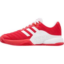 Adidas Performance BARRICADE 2018 CLAY Obuwie do tenisa Outdoor scarlet/footwear white. Trekkingi marki adidas Performance. W wyprzedaży za 389.40 zł.